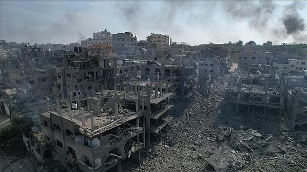 Gazze ve Ukrayna'da yaşanan savaş yüzünden sıkça kullanılan "savaş" kelimesi ise yüzde 6,8 oranında oylandı.