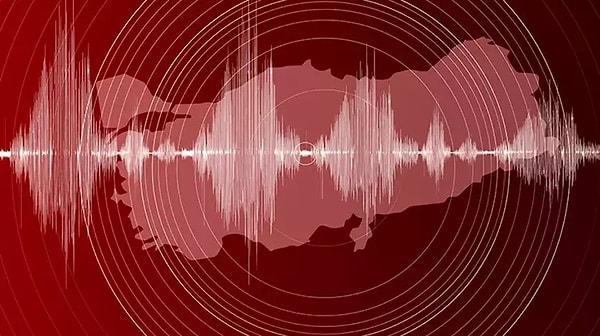 AFAD ve Kandilli Rasathanesi tarafından yapılan açıklamalara göre, Van Gölü'nde 4 büyüklüğünde deprem meydana geldi.