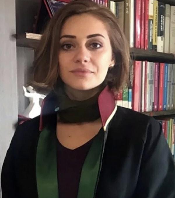 Ünlülerin avukatı olarak tanınan Feyza Altun sosyal medya hesabından Dilan Polat davasına ilişkin paylaşımlarla dikkat çekmeye devam ediyor. Altun, daha önce de Rise & Shine markasına dair 'fason' açıklamaları yapmıştı.