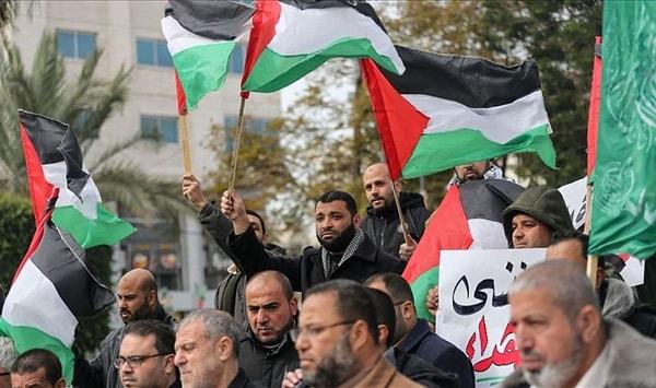 İsrail'in 17 Ekim'de gerçekleştirdiği saldırıya protestolar sürüyor.