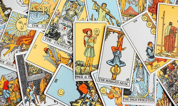 Your Tarot Forecast for Sunday, October 22: What Lies Ahead?