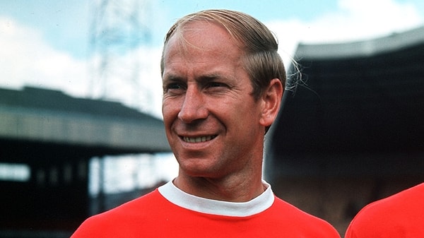 Bobby Charlton, kariyerinin 17 yılında İngiliz devi Manchester United'da forma giymişti.Kulüple sayısız başarıya imza atan Charlton'a futbol dünyası tarafından 'Sir' unvanı verilmişti.