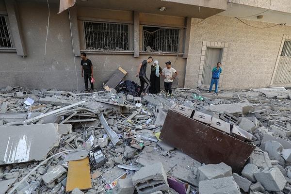“İki haftadır Gazze’de zincirleme insani felaketler yaşanmaktadır. Soykırım raddesine ulaşan hunhar saldırılar artık sabır ve tahammül sınırlarını çoktan aşmıştır. 17 Ekim 2023 tarihinde Gazze’de bulunan El-Ehli Baptist Hastanesi bombalanmıştır. Maalesef Filistinli masumlar kan revan içindedir. Son 24 saat içindeki İsrail saldırılarında 352 Filistinli hayatını kaybetmiştir. 7 Ekim’den buyana 4385 Filistinli kardeşimiz hayattan kopartılmıştır. Sayıları 1756’yı bulan çocuk ile 1000’e yakın kadın acımasızca katledilmiştir.”