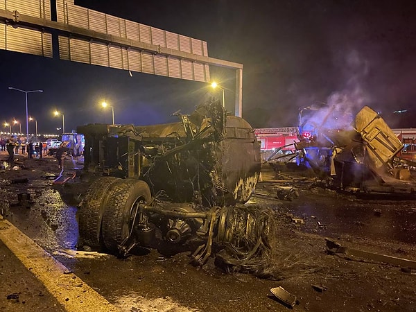 Yaralılar, ambulanslarla Kahramanmaraş ve Gaziantep'teki hastanelere yönlendirildi.  Kaza nedeniyle TAG Otoyolunun Gaziantep-Adana yönünde uzun araç trafiği oluştu. Ekipler, otoyolun Gaziantep Batı gişelerinden itibaren yolu ulaşıma kapatarak araçları alternatif yollara yönlendirdi.