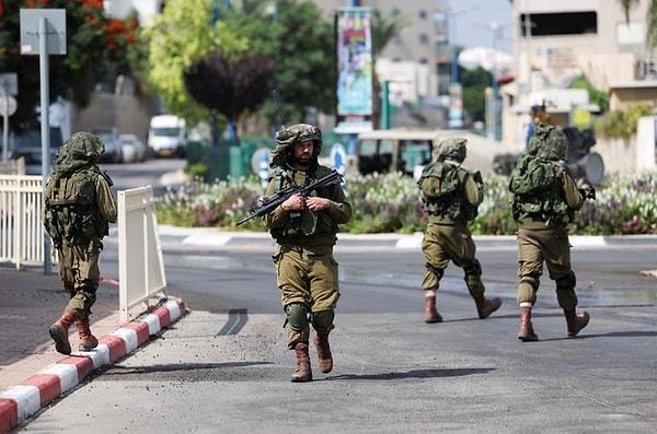 İsrail ordusunun yaptığı açıklamada ise 307 İsrail askerinin hayatını kaybettiği, 1200 askerin de yaralı ve sakat durumda olduğunu belirtti.
