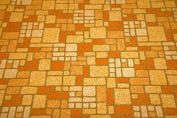 19. Mutfakların zeminleri için tasarlanmış olması olası turuncu seramikler.