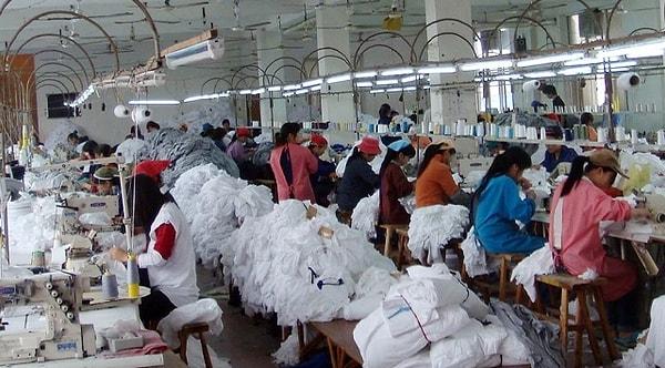 Tekstilcilerin işaret ettiği rakip ülkeler olarak Bangladeş ve Pakistan söylemlerine tekstil sektöründen Sabri Ünlütürk, katma değerli ürünlerde bu ülkelerin rakip olmadığını söyledi. Ancak kur ve enflasyonda son yıllarda yaşananların da gerçeklik uzak olduğunu ekledi.