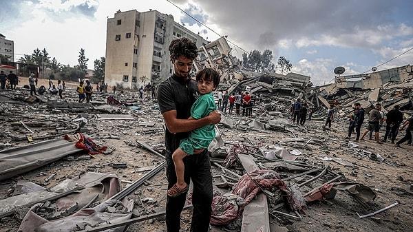 İsrail’in Gazze’de bulunan Baptist Hastanesi’ne yönelik "insanlık dışı" saldırısında yüzlerce sivil yaşamını kaybetti. Tepkisini göstermek isteyen bazı vatandaşlar İsrail Konsolosluğu önüne giderek protestoya başlamıştı.