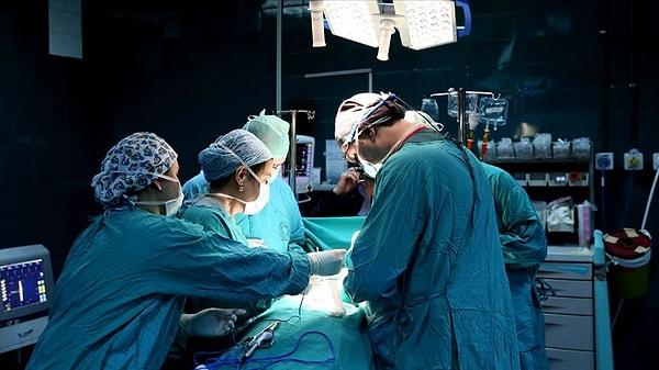 Kocaeli’de 6 yıl önce gittiği özel hastanede kanser olduğu belirtilen kadın, yanlış teşhisle iki memesinin alındığı iddiasıyla hastane ve 2 doktora dava açtı.