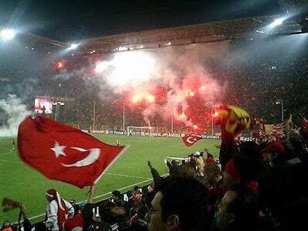 Dortmundlu Türk işçiler ise, belki bir aylık maaşlarını tek bir maç için feda ettiler. Bununla birlikte ertesi gün gittikleri fabrikalarında patronlarının yüzüne daha gururlu baktılar.   Bu olay Almanya’daki Türk diasporasının en büyük gövde gösterilerinden birisi olarak kayıtlara geçti.