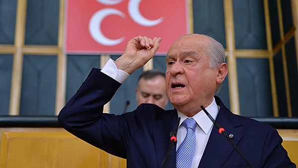 Devlet Bahçeli de verdiği sürenin dolduğunu ima ederek "24 saat sonra ne olacak diyen ey Amerika uşakları, Biden konuşmayı yarıda kestiğinde saat kaçtı?" sözlerini sarf etti.