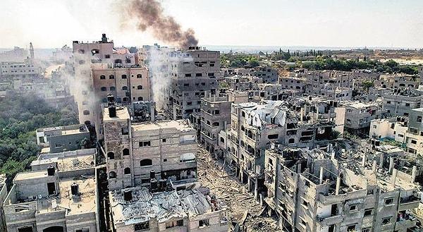 İsrail'in Gazze'ye yönelik saldırılarında binlerce sivil acı bir şekilde hayatını kaybetti.