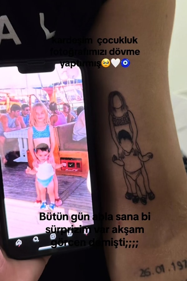 Ablası ile çocukluklarına ait bir fotoğrafı koluna dövme yaptırıp ablasına eşsiz bir hediye veren küçük kardeşi sosyal medyadaki herkesi kalbinden vurdu.