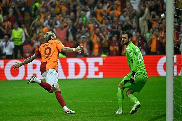 30. dakikada penaltı kazanan Galatasaray, Mauro Icardi'nin enfes Panenka penaltısıyla skoru 1-1 berabere getirerek soyunma odasına ümitli girdi.