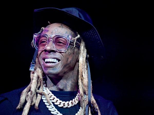 Şimdiyse ünlü rapçi Lil Wayne'in yeni yapılan balmumu heykeli sosyal medyanın diline fena düştü!