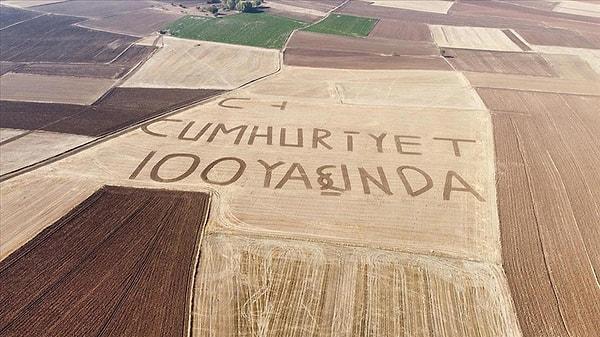 Çok geçmeden Yozgatlı bir çiftçiden de"Cumhuriyet 100 yaşında" yazısını gördük.