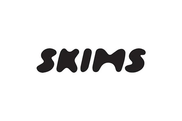 Kim Kardashian, Emma Grede ve Jens Grede ortaklığında kurulan "Skims" giyim markası, geçtiğimiz günlerde kendi çapında bir devrime imza attı.