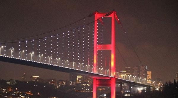 Cumhuriyet’in 100. yılı kutlamaları kapsamında 15 Temmuz Şehitler Köprüsü 3 gün süreyle çift yönlü araç trafiğine kapatılacak.