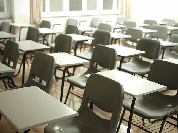 Amerika'da bir öğretmeninin öğrencisine çıplak videolar atıp cinsel ilişki teklifinde bulunduğu iddiası kanımızı dondurdu.