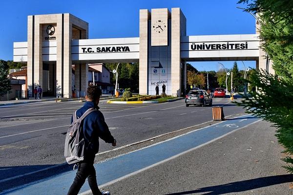 Sakarya Üniversitesi öğrencileri karşı karşıya kaldıkları rahatsız edici bir durum sonrası dilekçe imzalayarak akademisyenlerini şikayet etti.