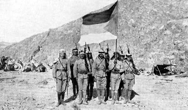 Arap İsyan Bayrağı da bu dönemde yaygınlaştı. Günümüz Filistin Bayrağı aksine şeritler siyah, yeşil ve beyaz şeklindeydi.