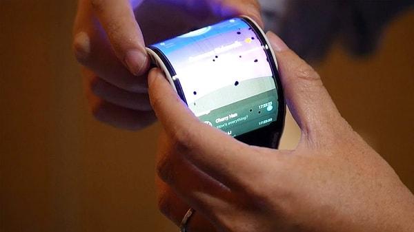 Motorola'nın yeni konsepti, akıllı telefonların ve saatlerin gelecekteki potansiyel evrimini gözler önüne seriyor.