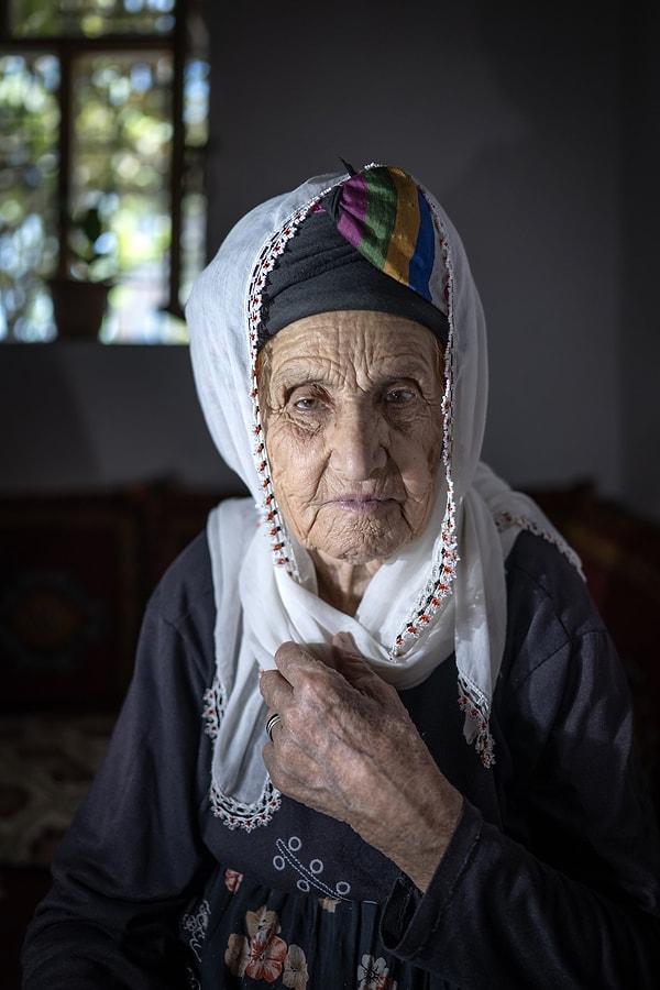 106 yaşındaki Güllü İçli Büyük Önder için "Atatürk öldüğünde dünya kara yasa girdi." dedi.