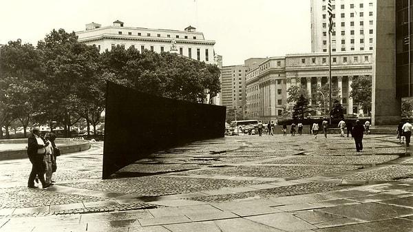 6. Richard Serra, Tilted Arc (1981)