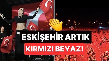 Gülşen'in Cumhuriyet Bayramı Konserinde Tüm Şehir Adeta Kırmızı Beyaza Boyandı!