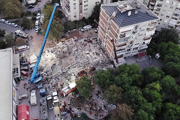 30 Ekim 2020'de 6,6 büyüklüğünde yaşanan İzmir depreminde yıkılan ve 15 kişiye mezar olan Doğanlar Apartmanı'nın enkazından 65 saat sonra kurtarılan 3 yaşındaki Elif Perinçek'in ailesi Gökhan Türkmen hakkında suç duyurusunda bulundu.