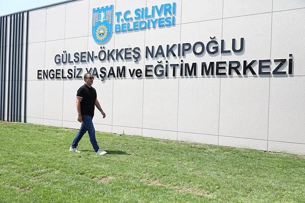 Nakipoğlu Ailesi tarafından yaptırılan ve Silivri Belediyesi'ne hibe edilen Gülşen-Ökkeş Nakipoğlu Engelsiz Yaşam Merkezi'nin açılışında Hilmi Nakipoğlu konuştu.