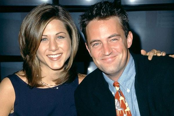 Friends'in 1994'ten 2004'e kadar 10 sezonunda da yer alan, burada oynadığı Chandler rolüyle dünya çapında bir yıldıza dönüşen Matthew Perry henüz 54 yaşındaydı.