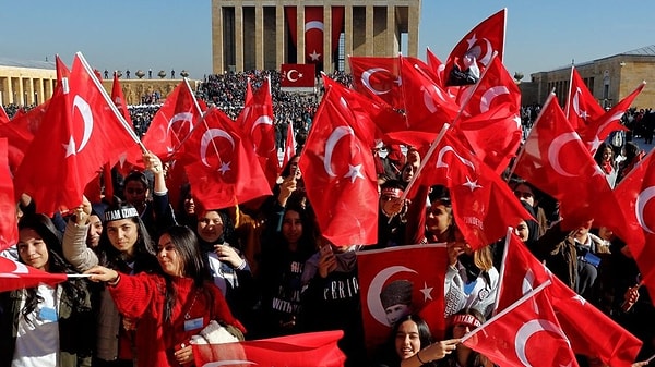 Cumhuriyetimizin 100. yıl kutlamaları tüm yurtta heyecan yaratırken, öğrenci yurtları ise gönüllere ışık oldu.