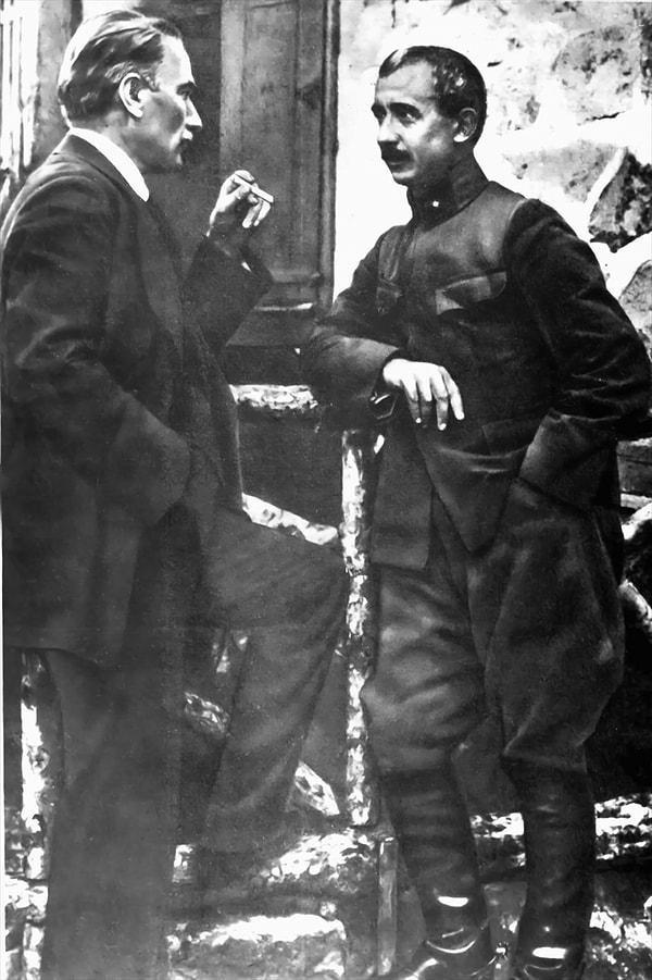 Askeri öğreniminin yanında yabancı dil eğitimi de devam eden Atatürk, yazları izinli döndüğü Selanik'te Fransızca dersleri aldı.
