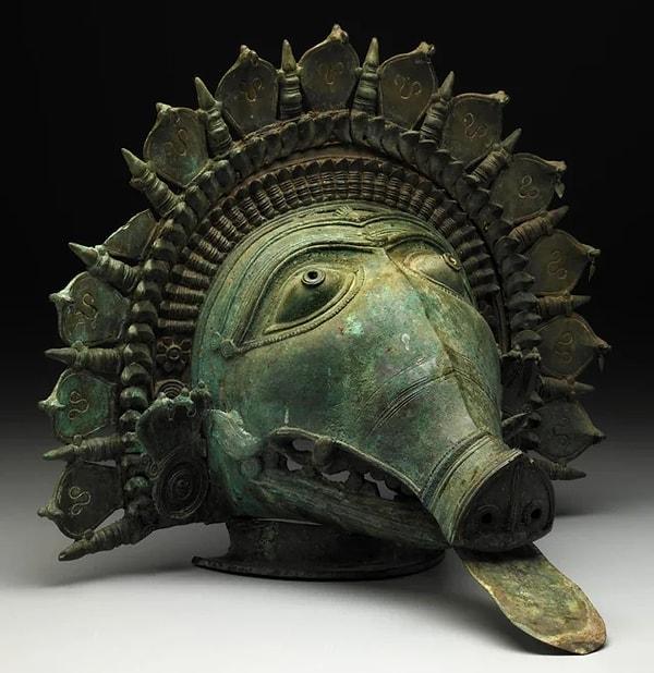 11. Hindistan'da bulunan domuz şeklindeki bronz hayalet maskesi. (18. Yüzyıl)