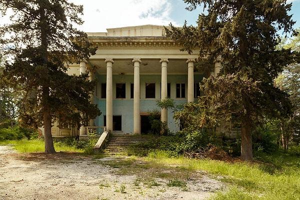 21. Gürcistan'daki eski Sovyet Kültür Evi.