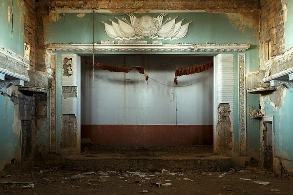 22. Ermenistan'daki yıkılmaya yüz tutmuş Kültür Evi.