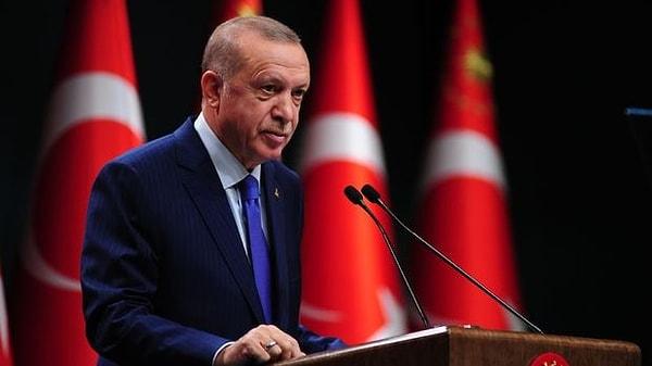 Cumhurbaşkanı Erdoğan, 'Türkiye Yüzyılı' vurgulu paylaşımında '2023 Cumhurbaşkanlığı Kültür ve Sanat Büyük Ödülü sahibi sanatçılarımızı, ilim ve kültür insanlarımızı tebrik ediyorum. Vefa Ödülü sahibi insanlarımıza Allah'tan rahmet diliyorum" ifadelerini kullandı.