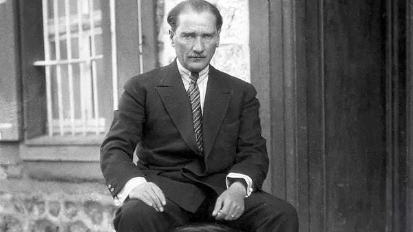 İlk olarak bu haber sosyal medyada gündem oldu. Ancak kimse Atatürk'ün İkizler burcu olduğuna inanmadı.