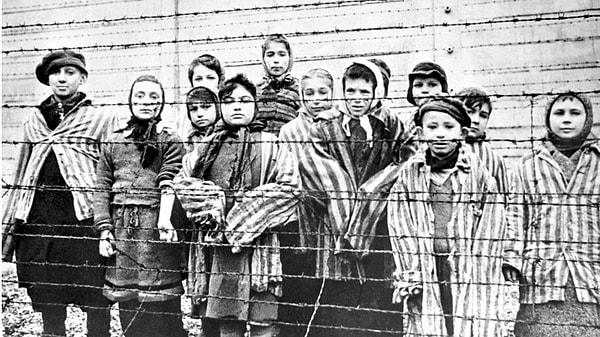 3. "Hala Holokost'u inkar eden insanları görüyorum."