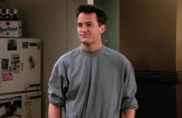 Eğlenceli kişiliği ile en kötü zamanlarımızda bile hepimizi güldürmeyi başaran Chandler Bing ilk kez güldürmedi...