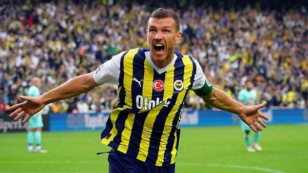 Tam 12 yılın ardından hat-trick yapan Dzeko azmi ve yeteneğiyle Fenerbahçe taraftarının gönlününü fethetti.
