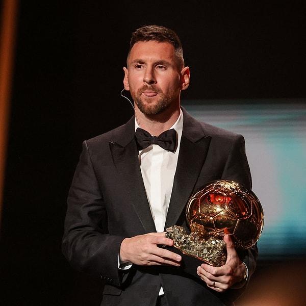 Arjantinli dünya yıldızı Lionel Messi, kariyerinde 8. kez Ballon d'Or'un sahibi oldu.