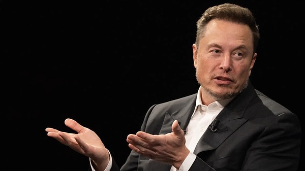 Musk, topluluk destekli doğruluk kontrolünün X'te yanlış bilgi ve aşırı sansasyonel içeriğin yayılmasını engellemede kritik bir rol oynadığını kabul etti.