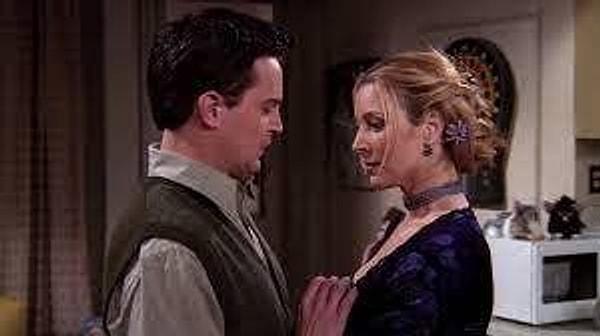 14. Chandler, Phoebe'yi de öpmüştü.