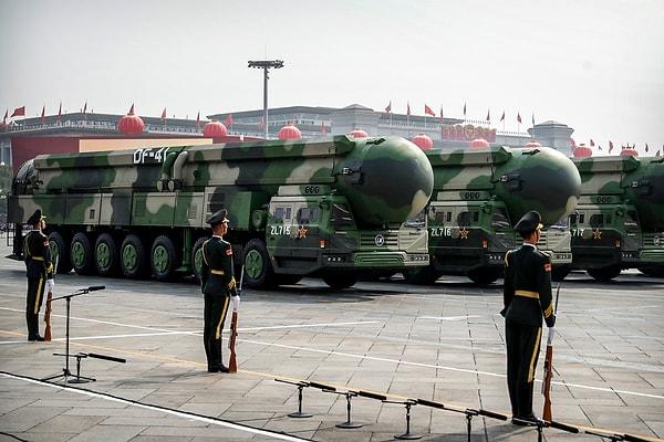 Bu yeni silahın geliştirilmesi, Çin'in 2030 yılına kadar nükleer savaş başlıklarını iki katına çıkaracağını duyurmasının ardından geldi.