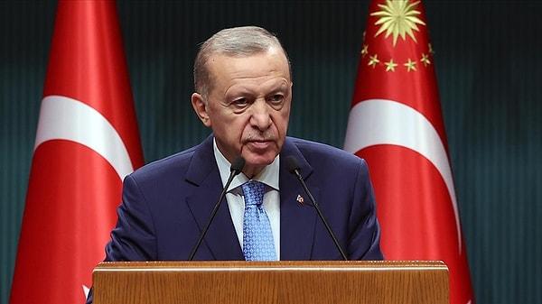 Cumhurbaşkanı Erdoğan, kabine toplantısı ardından gündeme ilişkin değerlendirmelerde bulundu. Erdoğan'ın açıklamalarında dikkat çeken kısımlardan birisi de 2024 yılı burs ve kredi rakamları oldu.