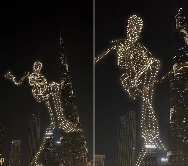 Dubai'de Cadılar Bayramı için yapılan drone gösterisi ise sosyal medyada viral oldu. Viral olan görüntülerde dronelar ile oluşturulan iskeletin dünyanın en yüksek binası Burj Khalifa'nın önünde yürüdüğü anlar görülüyor.