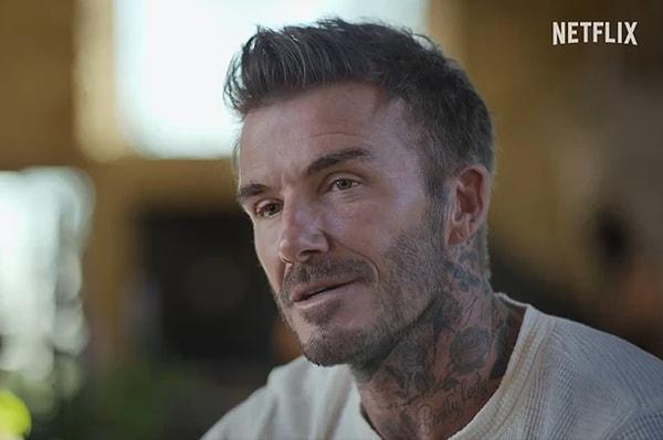 Hatırlarsanız eğer, eski futbolcunun Beckham adlı 4 bölümlük belgesel dizisi Netflix'te şu sıralar yayında. Belgesel, dünya çapında bir futbol yıldızı olan David Beckham'ın kariyerindeki çarpıcı yükselişini konu alıyor.