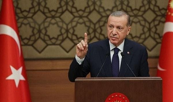 "Söyle bakalım Sayın Erdoğan, sen sözde Kürdistan'ın bir parçasını Türkiye'de gördüğünü söyleyen Hamas'ı niye savunuyorsun? Niçin savunuyorsun?" diye Cumhurbaşkanına seslenen Akşener sözlerine şöyle devam etti: